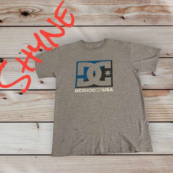 Y2K Dc Shoe co T Shirt size Medium couple stains as pictured - Picture 1 of 4